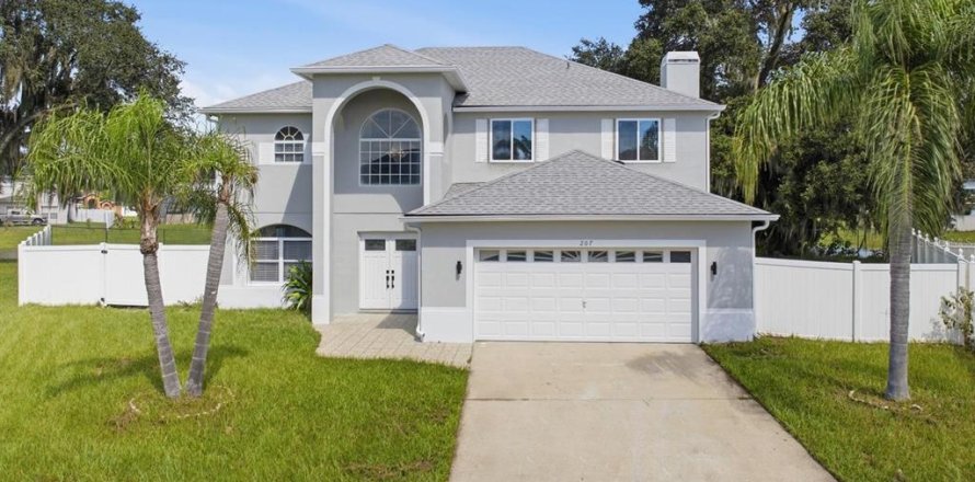 House in Kissimmee, Florida 4 bedrooms, 272.2 sq.m. № 2411468