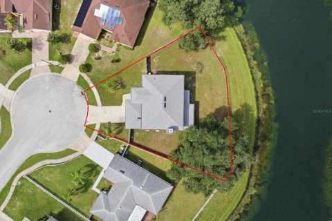 House in Kissimmee, Florida 4 bedrooms, 272.2 sq.m. № 2411468 - photo 3