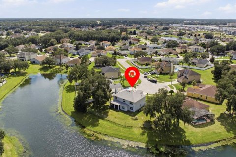 House in Kissimmee, Florida 4 bedrooms, 272.2 sq.m. № 2411468 - photo 5
