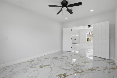 House in Kissimmee, Florida 4 bedrooms, 272.2 sq.m. № 2411468 - photo 20