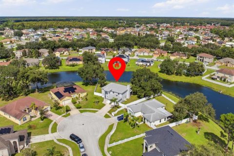 House in Kissimmee, Florida 4 bedrooms, 272.2 sq.m. № 2411468 - photo 7