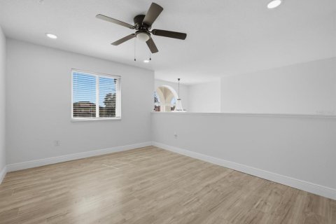 House in Kissimmee, Florida 4 bedrooms, 272.2 sq.m. № 2411468 - photo 24