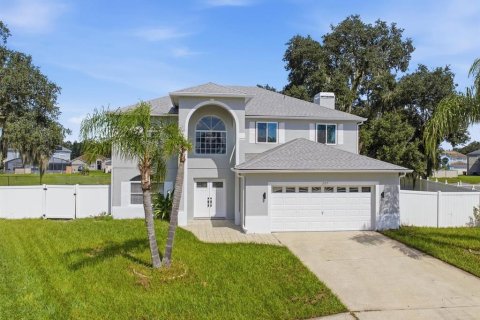 House in Kissimmee, Florida 4 bedrooms, 272.2 sq.m. № 2411468 - photo 2