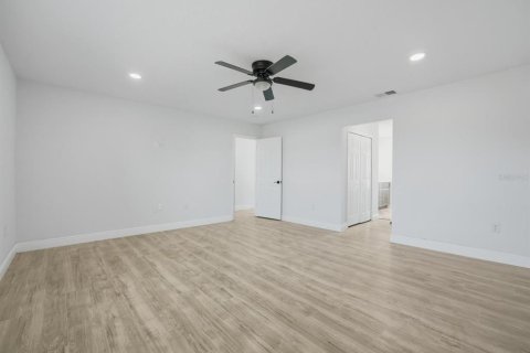 House in Kissimmee, Florida 4 bedrooms, 272.2 sq.m. № 2411468 - photo 28