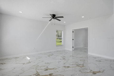 House in Kissimmee, Florida 4 bedrooms, 272.2 sq.m. № 2411468 - photo 21