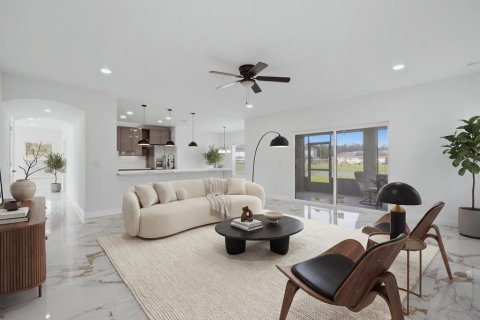 House in Kissimmee, Florida 4 bedrooms, 272.2 sq.m. № 2411468 - photo 13