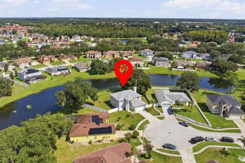 House in Kissimmee, Florida 4 bedrooms, 272.2 sq.m. № 2411468 - photo 6