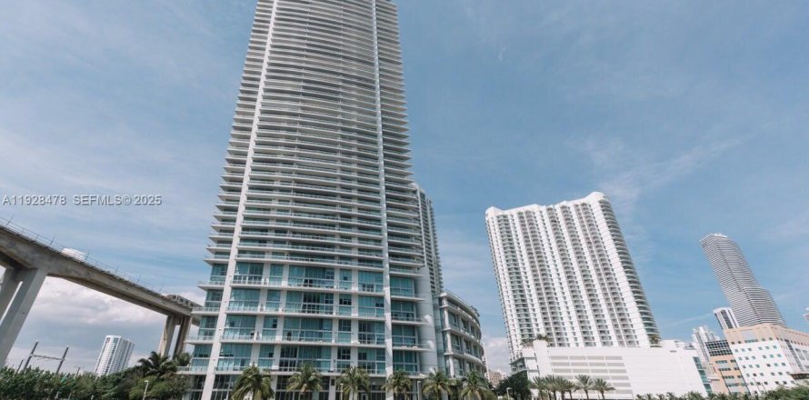 Кондоминиум с 2 спальнями в Майами, Флорида № 1986945