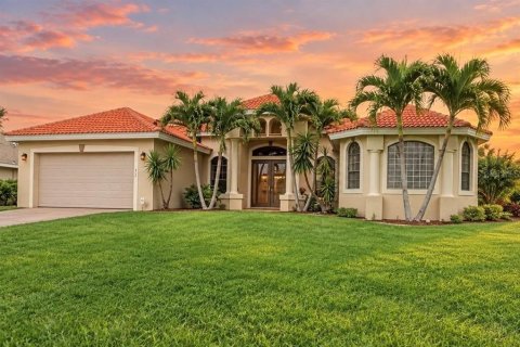 Casa en Cape Coral, Florida 3 dormitorios, 205.31 m2 № 2370994