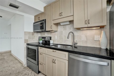 Condominio en venta en Pompano Beach, Florida, 2 dormitorios, 92.9 m2 № 2247615 - foto 8