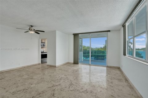 Condominio en venta en Pompano Beach, Florida, 2 dormitorios, 92.9 m2 № 2247615 - foto 6