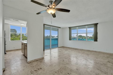 Condominio en venta en Pompano Beach, Florida, 2 dormitorios, 92.9 m2 № 2247615 - foto 5