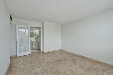 Condominio en venta en Pompano Beach, Florida, 2 dormitorios, 92.9 m2 № 2247615 - foto 12