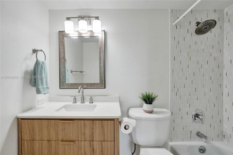 Condominio en venta en Pompano Beach, Florida, 2 dormitorios, 92.9 m2 № 2247615 - foto 18