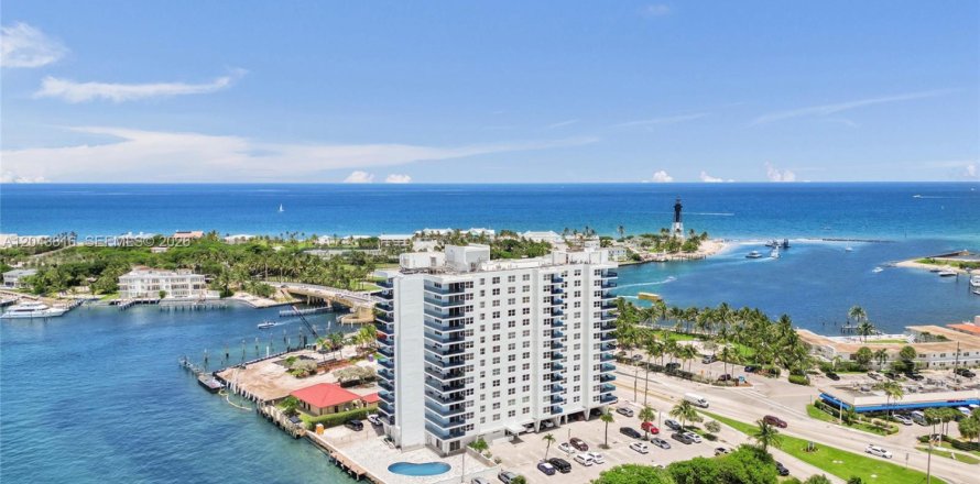 Condominio en Pompano Beach, Florida, 2 dormitorios  № 2247615