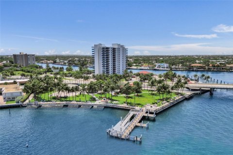 Condominio en venta en Pompano Beach, Florida, 2 dormitorios, 92.9 m2 № 2247615 - foto 2