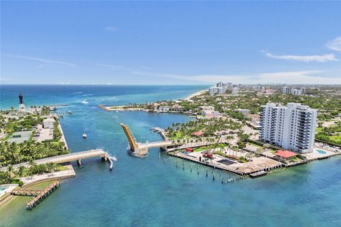 Condominio en venta en Pompano Beach, Florida, 2 dormitorios, 92.9 m2 № 2247615 - foto 3