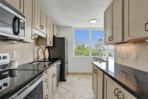 Condominio en venta en Pompano Beach, Florida, 2 dormitorios, 92.9 m2 № 2247615 - foto 7