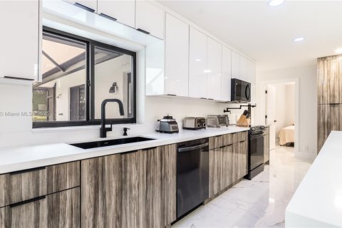 Casa en venta en Coral Springs, Florida, 4 dormitorios, 215.25 m2 № 1845753 - foto 12