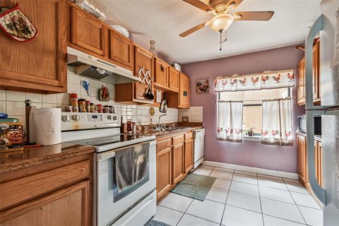 House in Eustis, Florida 3 bedrooms, 127.65 sq.m. № 1855721 - photo 24