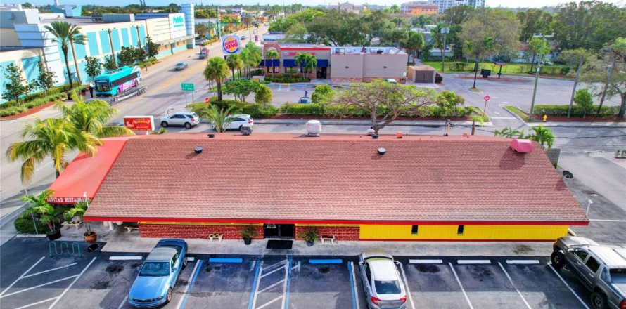 Commercial property in Lake Worth, Florida № 1121360