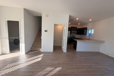 Touwnhouse à vendre à Miami, Floride: 3 chambres № 2059932 - photo 7