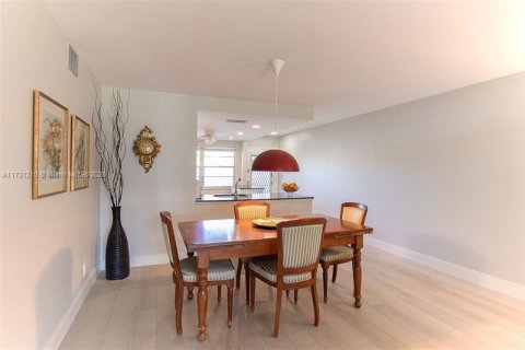 Copropriété à vendre à Coconut Creek, Floride: 2 chambres, 107.4 m2 № 1705747 - photo 10