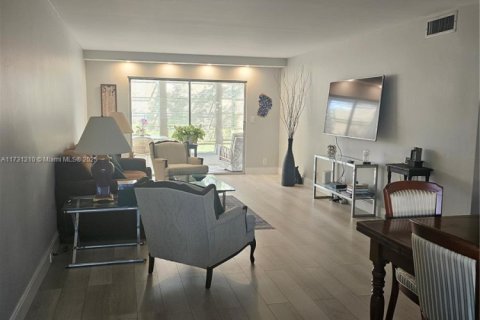 Copropriété à vendre à Coconut Creek, Floride: 2 chambres, 107.4 m2 № 1705747 - photo 2