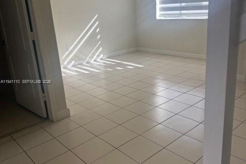 Touwnhouse à louer à Miami Lakes, Floride: 3 chambres № 1997864 - photo 2