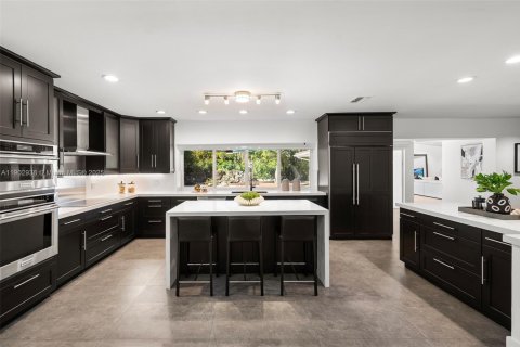 Villa ou maison à vendre à Pinecrest, Floride: 6 chambres, 496.38 m2 № 1955845 - photo 17