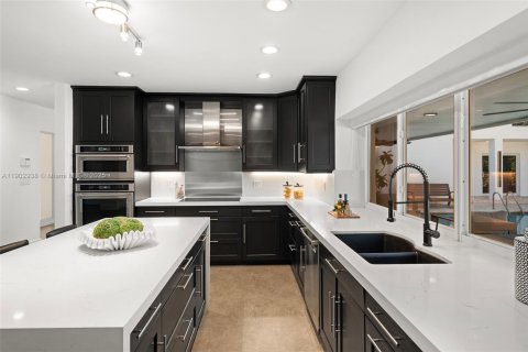 Villa ou maison à vendre à Pinecrest, Floride: 6 chambres, 496.38 m2 № 1955845 - photo 18