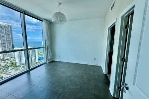 Condominio en venta en Hallandale Beach, Florida, 1 dormitorio, 81.29 m2 № 2244140 - foto 18
