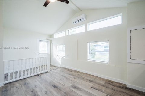 House in Port Charlotte, Florida 2 bedrooms № 2052769 - photo 7