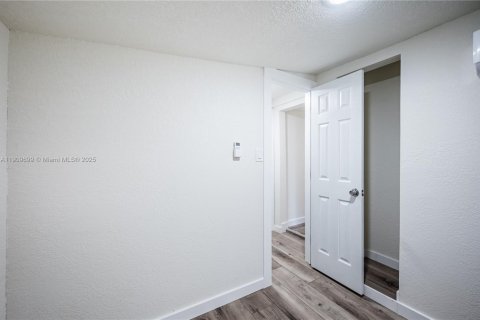 House in Port Charlotte, Florida 2 bedrooms № 2052769 - photo 25