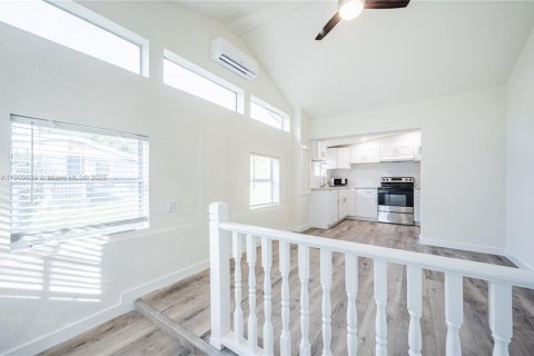 House in Port Charlotte, Florida 2 bedrooms № 2052769 - photo 5