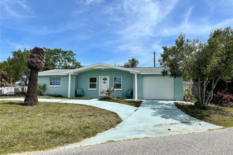 House in Holiday, Florida 3 bedrooms, 113.43 sq.m. № 2105241