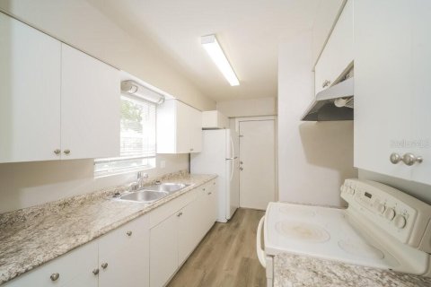 Снять в аренду виллу или дом в Форт Майерс, Флорида 3 спальни, 98.1м2, № 2100340 - фото 8