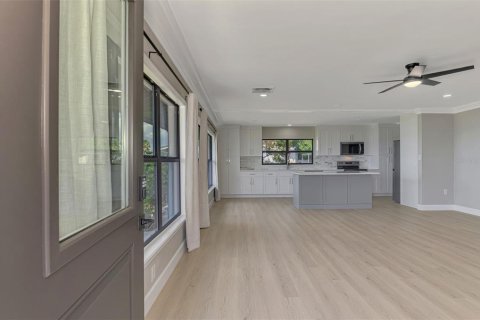 Villa ou maison à vendre à Bradenton, Floride: 3 chambres, 153.85 m2 № 2137086 - photo 8