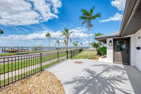 Villa ou maison à vendre à Bradenton, Floride: 3 chambres, 153.85 m2 № 2137086 - photo 7