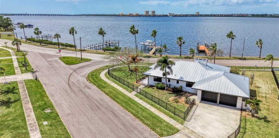 Villa ou maison à Bradenton, Floride 3 chambres, 153.85 m2 № 2137086