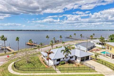 Villa ou maison à vendre à Bradenton, Floride: 3 chambres, 153.85 m2 № 2137086 - photo 4
