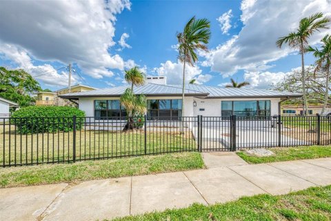 Villa ou maison à vendre à Bradenton, Floride: 3 chambres, 153.85 m2 № 2137086 - photo 2