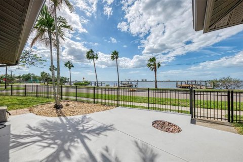 Villa ou maison à vendre à Bradenton, Floride: 3 chambres, 153.85 m2 № 2137086 - photo 6