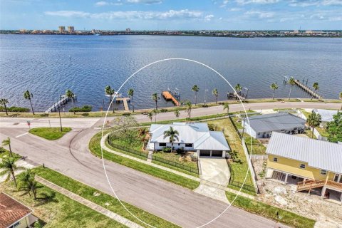 Villa ou maison à vendre à Bradenton, Floride: 3 chambres, 153.85 m2 № 2137086 - photo 5