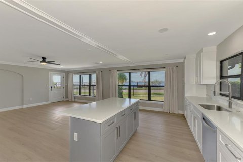 Villa ou maison à vendre à Bradenton, Floride: 3 chambres, 153.85 m2 № 2137086 - photo 13