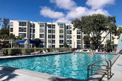 Condo in Sunny Isles Beach, Florida, 1 bedroom  № 1779369 - photo 1