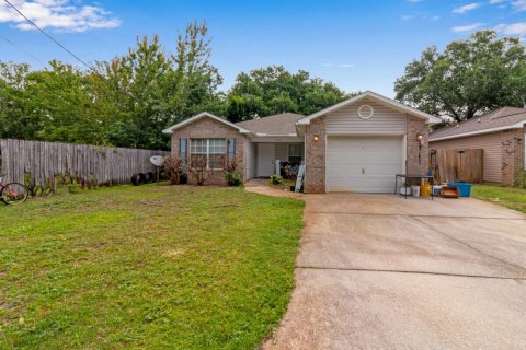House in Mary Esther, Florida 3 bedrooms, 111.3 sq.m. № 562289 - photo 1