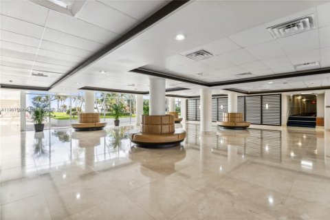 Купить кондоминиум в Майами-Бич, Флорида 1 спальня, 87.14м2, № 2012548 - фото 20