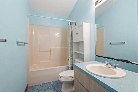 House in Hutchinson Island South, Florida 4 bedrooms, 195.47 sq.m. № 2086912 - photo 23