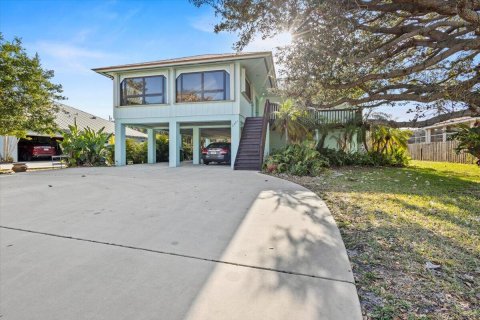 House in Hutchinson Island South, Florida 4 bedrooms, 195.47 sq.m. № 2086912